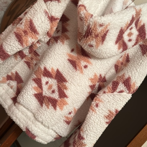 Fuzzy half zip - Picture 7 of 8